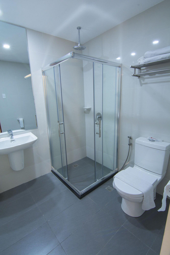 Bathroom 4, Mango Suites Cauayan, Cauayan City
