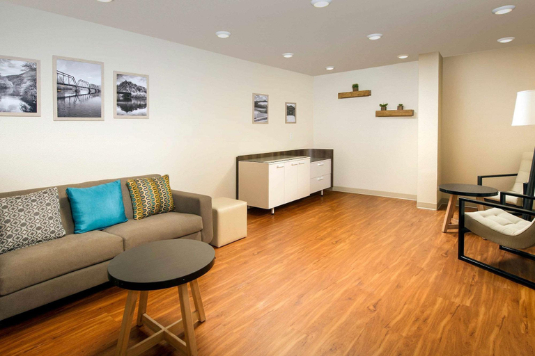 Public Area 2, WoodSpring Suites Allentown, Lehigh