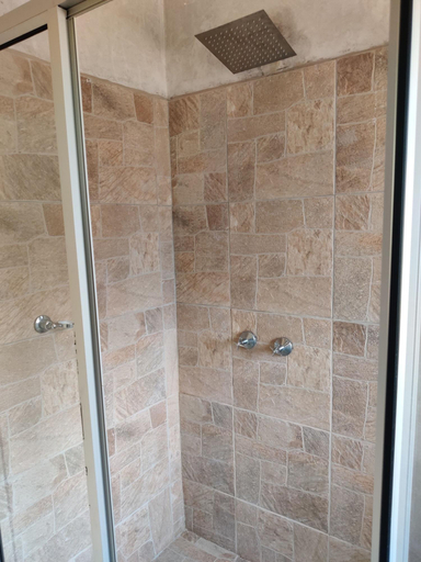 Bathroom 4, Livingstone Lodge, Hwange