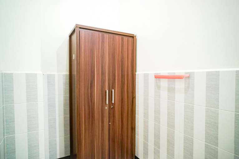 Public Area 2, Hoki Homestay Syariah Mitra RedDoorz near Rumah Sakit Dr Soetomo Surabaya, Surabaya