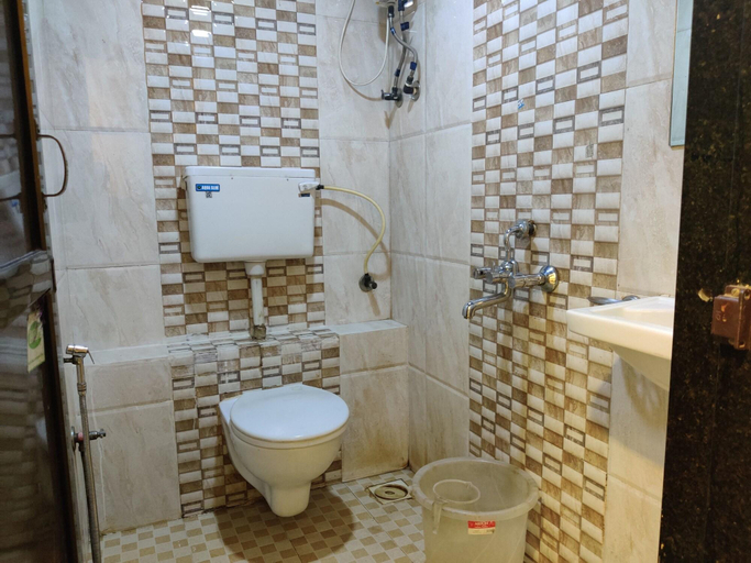 Bathroom 5, Hotel Golden Sagar, Mumbai Suburban
