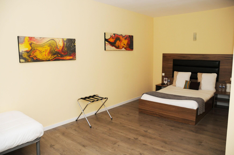Bedroom 4, Kyriad Direct Morez, Jura