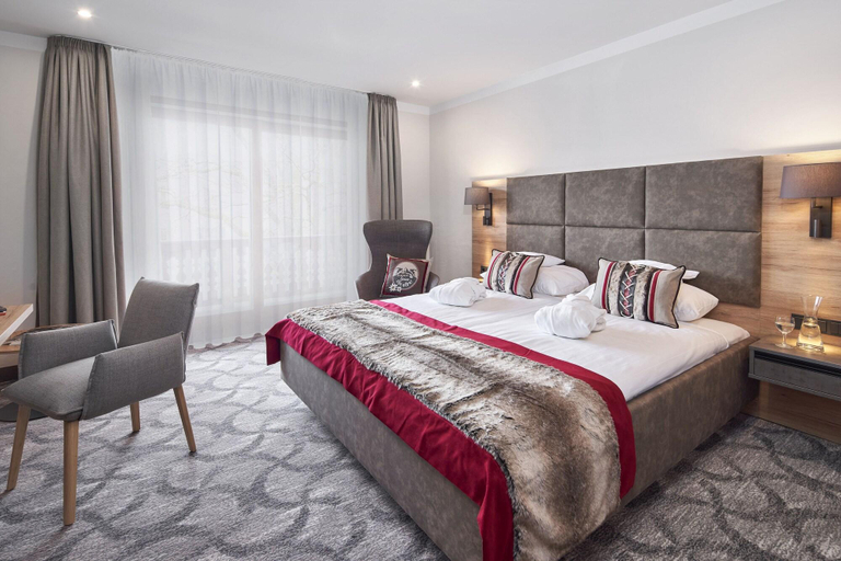 Bedroom 3, Hotel Alpenhof, Miesbach