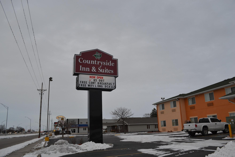 Exterior & Views 2, Countryside Inn & Suites Fremont, Dodge