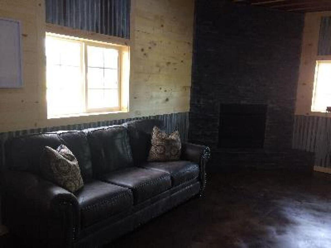 Public Area 2, Big Horse Inn and Suites, Fulton