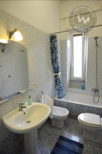 Bathroom 4, La Casa Romana, Rome