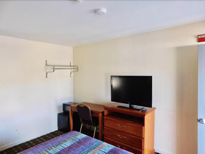 Bedroom 2, Shangri La Motel, Bristol