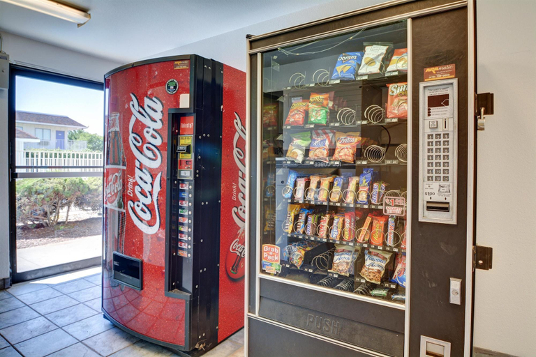 Food & Drinks, Motel 6 Windsor Locks, CT - Hartford, Hartford