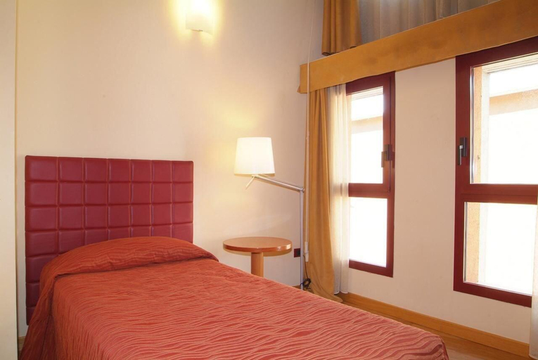 Bedroom 4, Hotel Maxim, Bologna