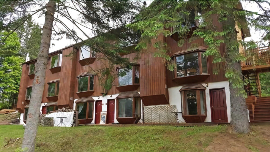 Exterior & Views 2, Hotel Le Petit Lac, Les Pays-d'en-Haut