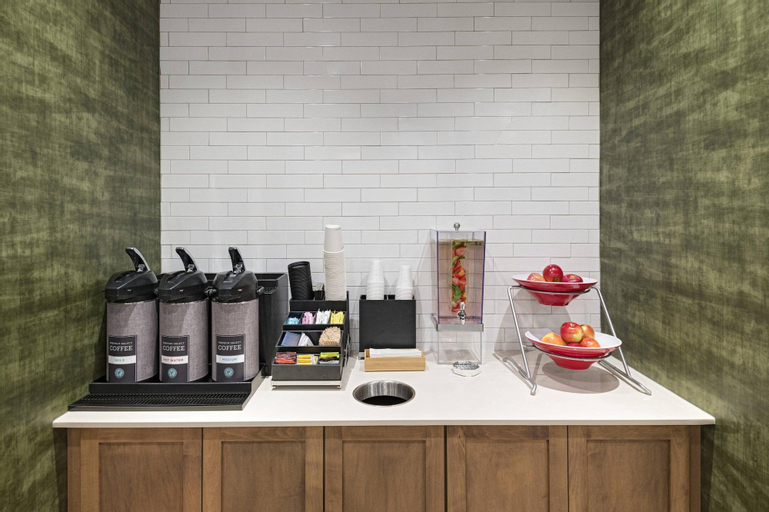 Food & Drinks 5, Fairfield Inn & Suites by Marriott St. Louis Downtown, Saint Louis