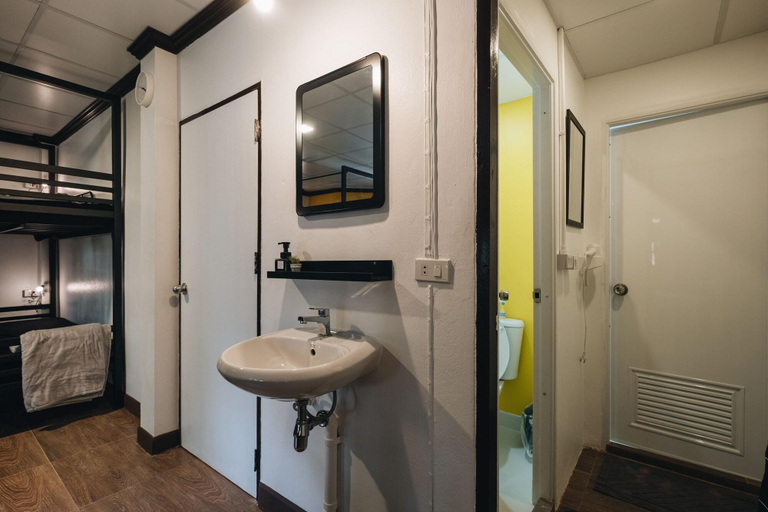 Bathroom 4, Here to Stay Hostel, Don Muang