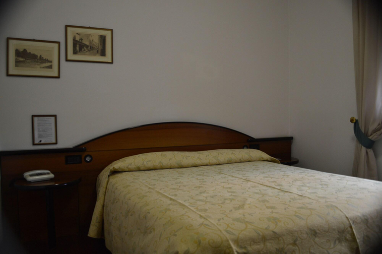 Bedroom 3, Hotel Sagittario, Padua