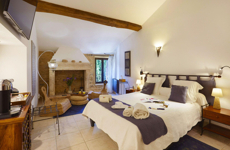 Bedroom 3, Le Clos Des Anges, Yonne