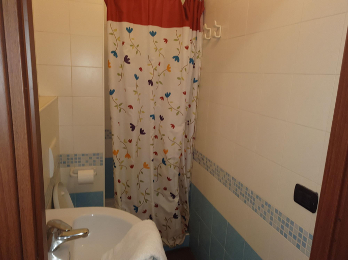 Bathroom 4, B&B Milano Malpensa 1, Milano