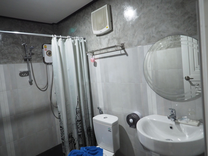 Bathroom 3, Baan Keree Thara Khiri Wong, Lan Saka