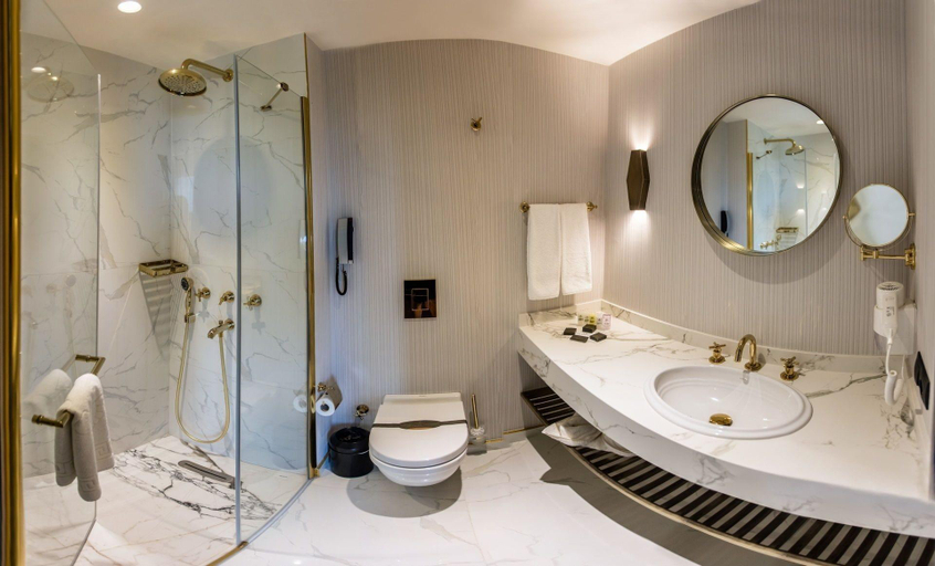 Bathroom 5, The Wyspy Hotel, Merkez