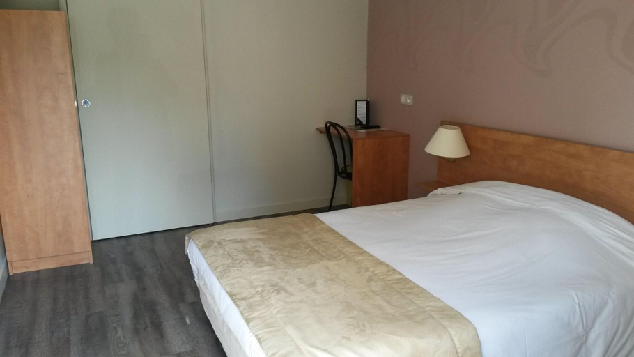 Bedroom 3, Hotel Restaurant La Crêperie du Château, Mayenne