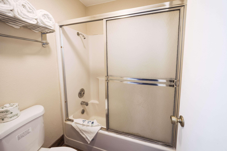 Bathroom 4, Super 8 By Wyndham Williams West Route 66/Grand Ca, Coconino