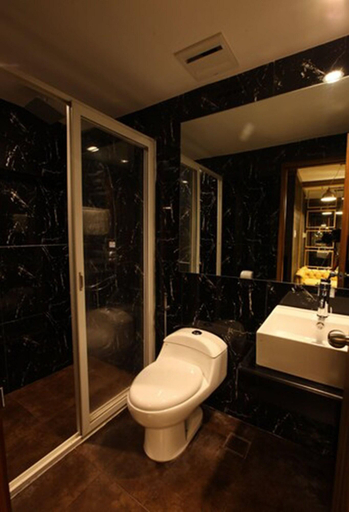 Bathroom, Victoria Court Escarpment - Pasig, Pasig City