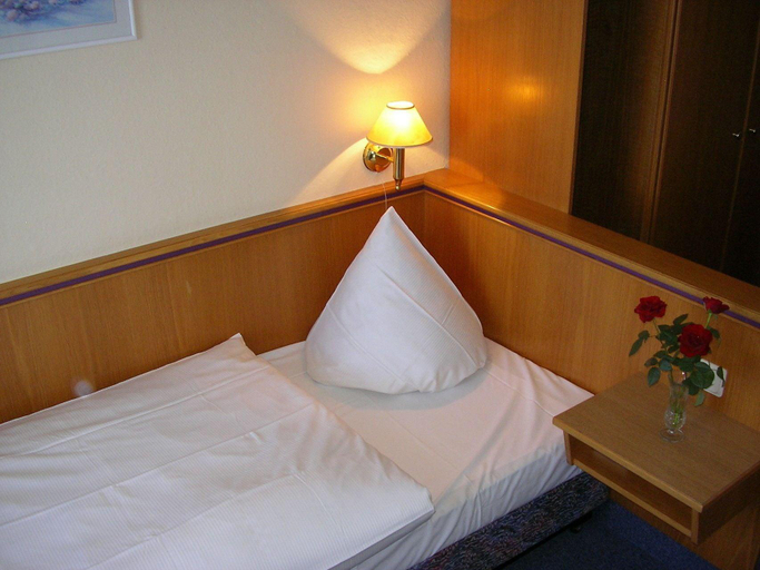 Bedroom 3, Hotel Goldene Sonne, Erzgebirgskreis