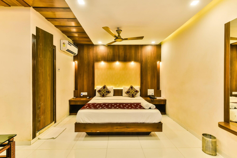 Bedroom 1, Guest Inn Hospitality-Bandra Kurla Complex, Mumbai Suburban