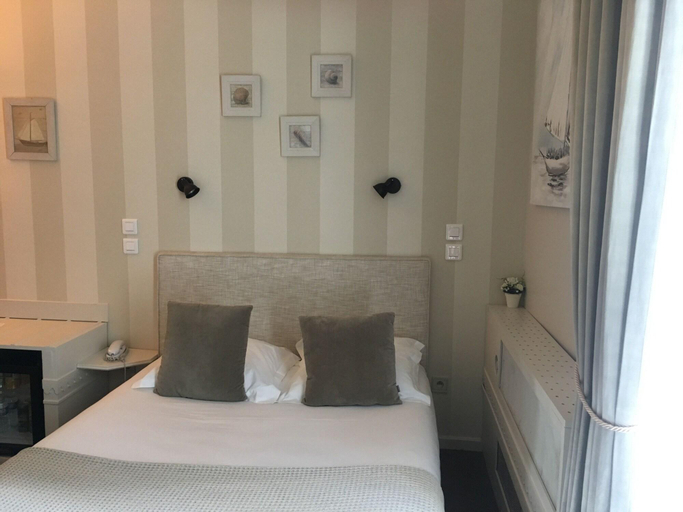 Bathroom 4, Hotel du Parc - Montpellier, Hérault