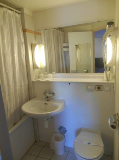 Bathroom 5, Mondhotel Chelles, Seine-et-Marne
