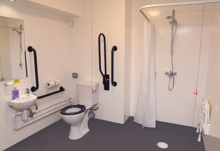 Bathroom 4, Harbour Spring, Peterhead by Marston's Inns, Aberdeenshire