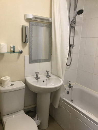 Bathroom, The Jester Country Inn, Hertfordshire