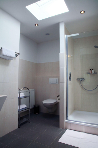 Bathroom 4, Villa Rozmaryn, Cheb