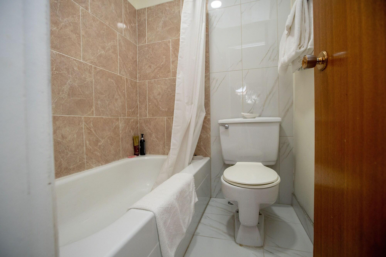 Bathroom 4, Camrose Motel, Division No. 10
