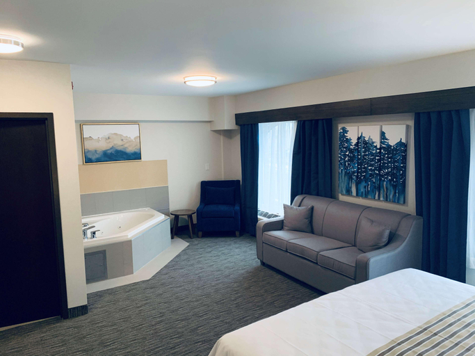 Others, Hotel Chandni Victoria, Peel