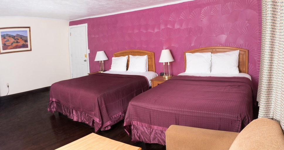 Bedroom 3, Budget Inn, Canyon