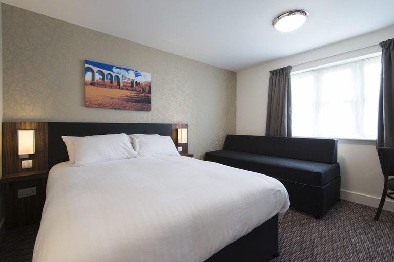 Bedroom 2, Kings Chamber, Doncaster by Marston's Inns, Doncaster