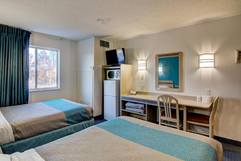 Others 5, Econo Lodge Menomonie, Dunn
