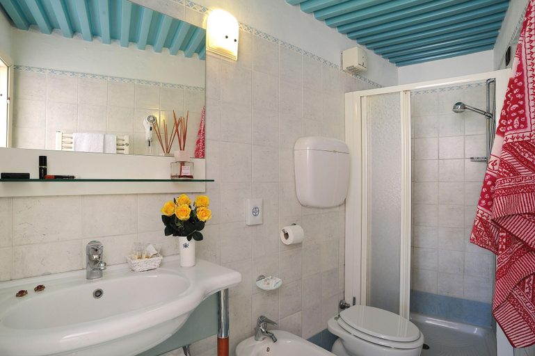Bathroom 4, Hotel Raffaello, Pesaro E Urbino