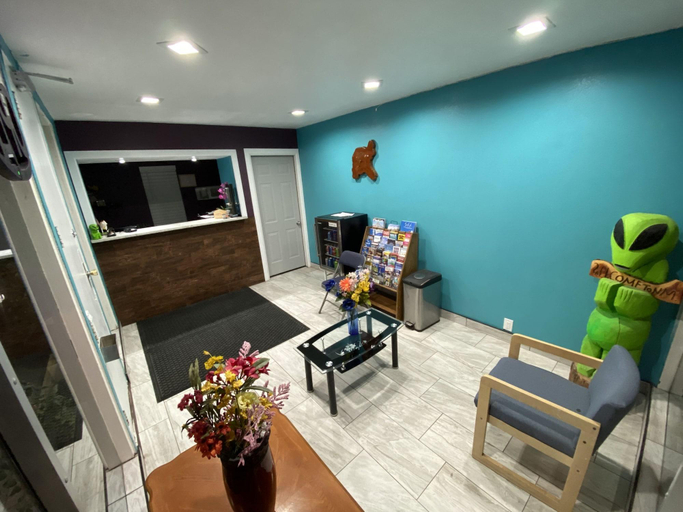 Public Area 2, Budget Inn, Chaves