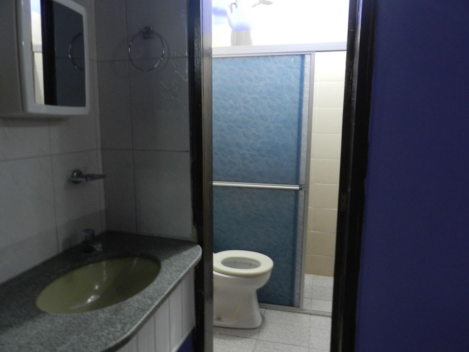 Bathroom 4, Mara Hotel, Macapa