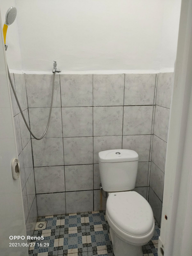Bathroom, Hotel Minang Permai 4, Pacitan