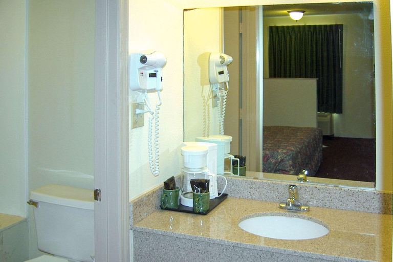 Bathroom 4, Rodeway Inn, Sumter