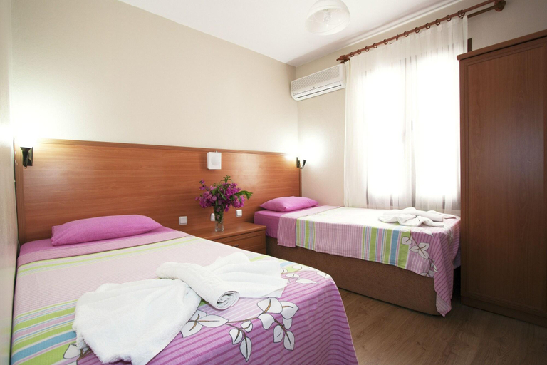 Bedroom 2, Yalcin Hotel, Çeşme