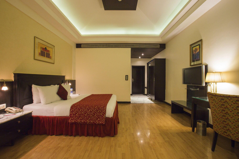 Bedroom 3, Residency Club, Pune