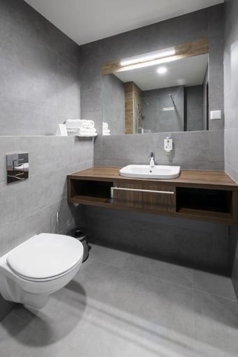 Bathroom 4, DB Hotel Wrocław, Środa Śląska