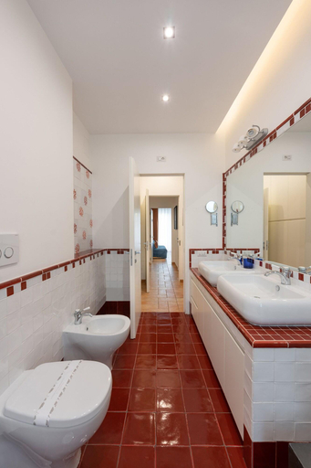 Bathroom 5, Le Mummarelle 20, Napoli