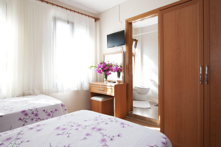 Bedroom 4, Yalcin Hotel, Çeşme
