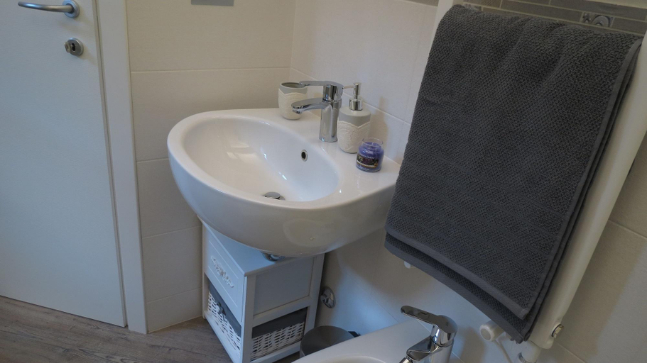 Bathroom 4, B&B San Lorenzo, Bergamo