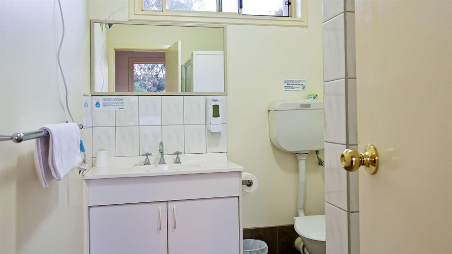 Bathroom 5, Euroa Motor Inn, Strathbogie