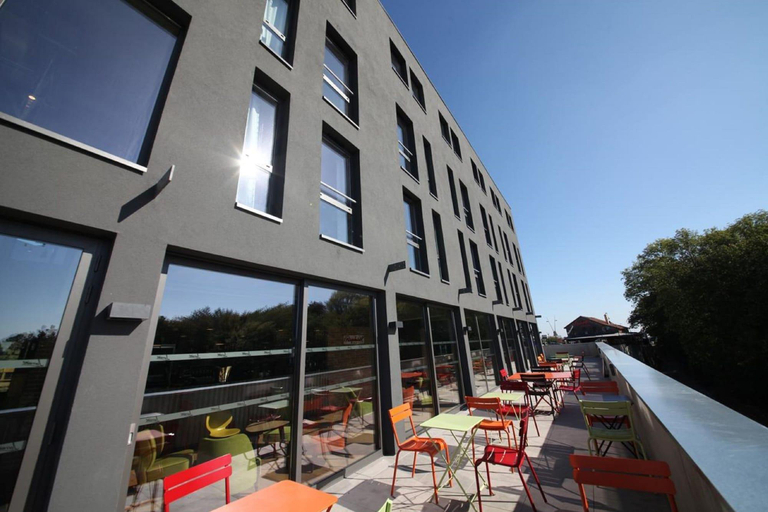 Exterior & Views