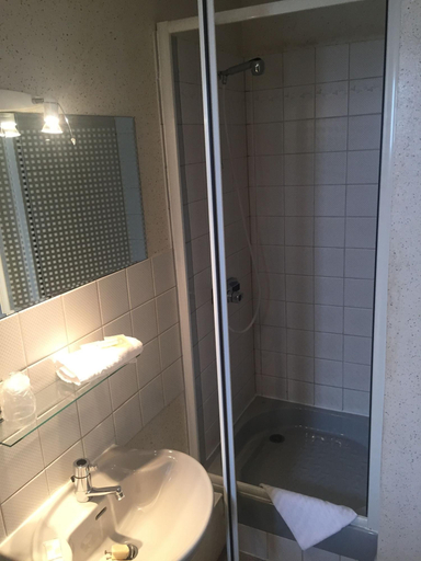 Bathroom 4, Hôtel du Phare, Calvados
